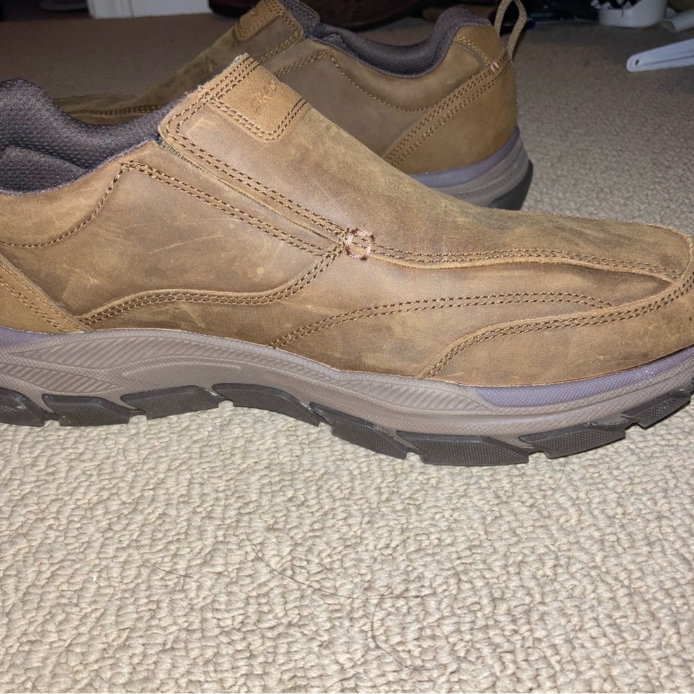 Skechers Mens Respected Lowry Goodyear Rubber Low Profile Bike Toe Slip on